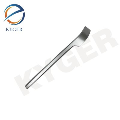 KYGER Yüksek Kaliteli Dış Aksesuarlar Arka Gümüş Arka Bumper Kalıplaması LR087227 Land Rover Range Rover L405 2013- için