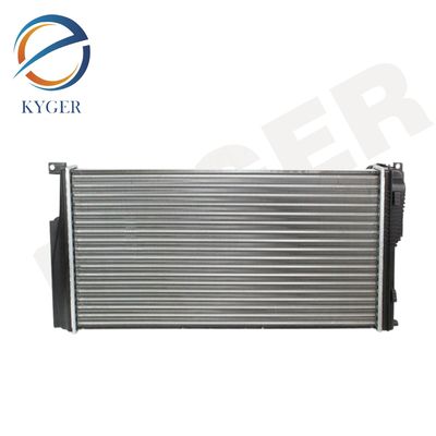 BMW F30 için Yüksek Verimlilikli Motor Soğutucu Radyatörü 17117618807